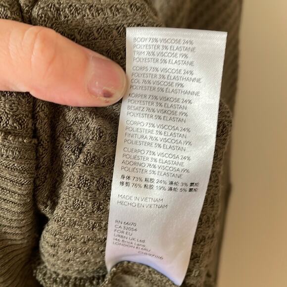 FREE PEOPLE Leo Henley Knit Long-Sleeve Army Green Size XS - Picture 4 of 7